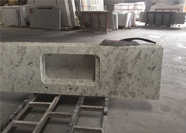China Witte Countertops van de Graniet Prefabkeuken met Opgepoetste Verlichte Rand Aangepaste Grootte leverancier