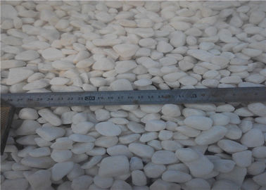 China Hoog Opgepoetste de Sneeuwwitje Natuurlijke Bouw de Kiezelsteensteen van de Steenrivier leverancier